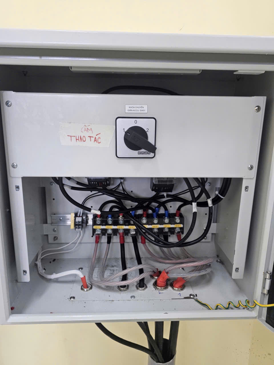 TỦ NGUỒN DC DÙNG KHÓA EMAS